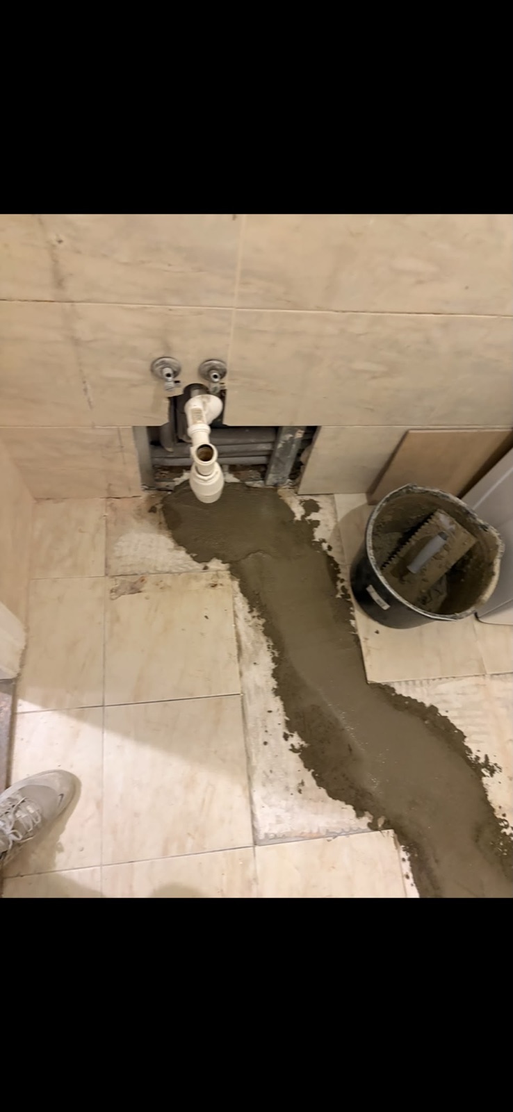 Naprawa instalacji podczas prac w łazience